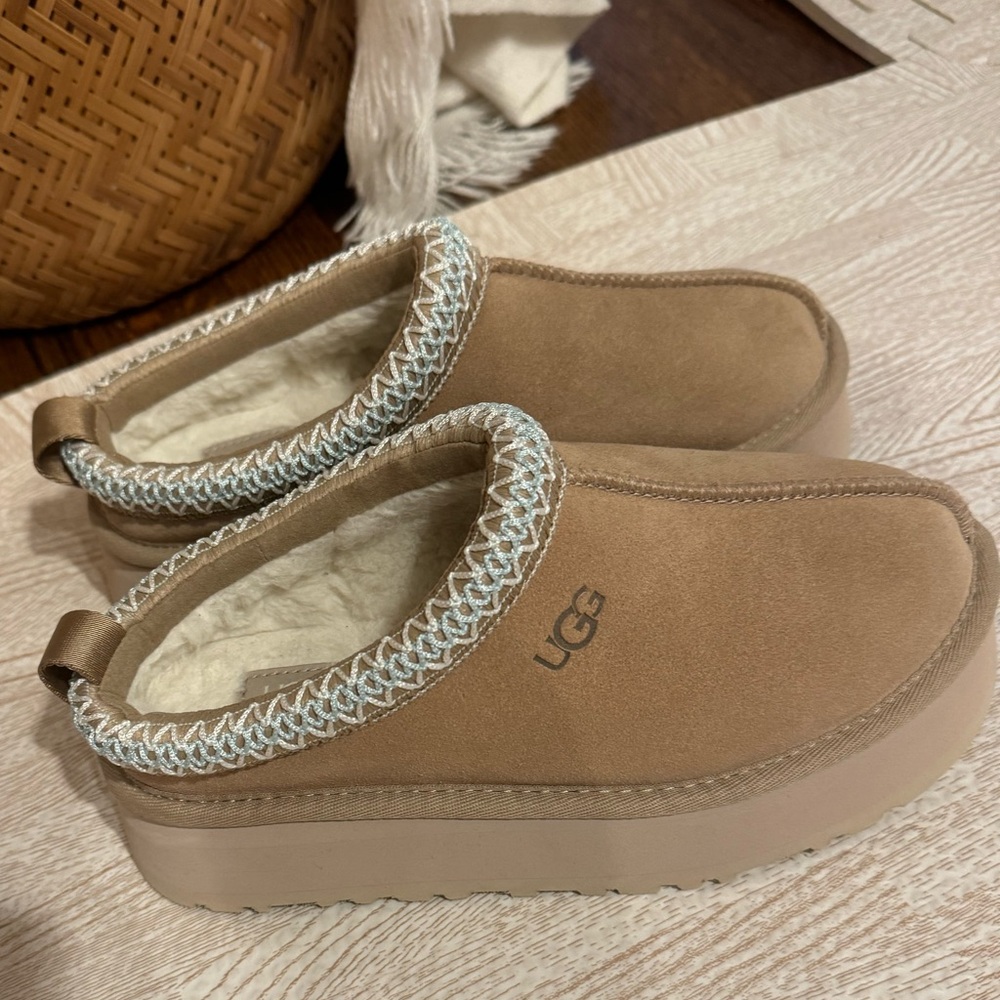 Ugg Tazz slippers sand
